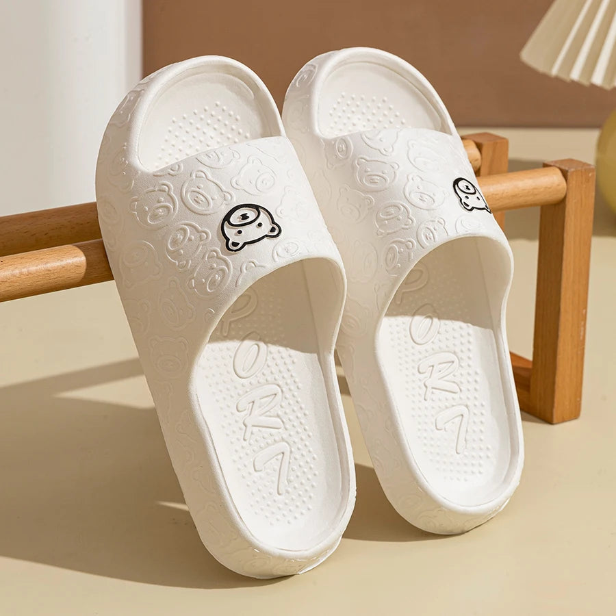 Zapatillas de moda de verano para hombre, sandalias con estampado de osito, baño interior, antideslizantes, suaves, zapatos informales para dormitorio para mujer, pareja